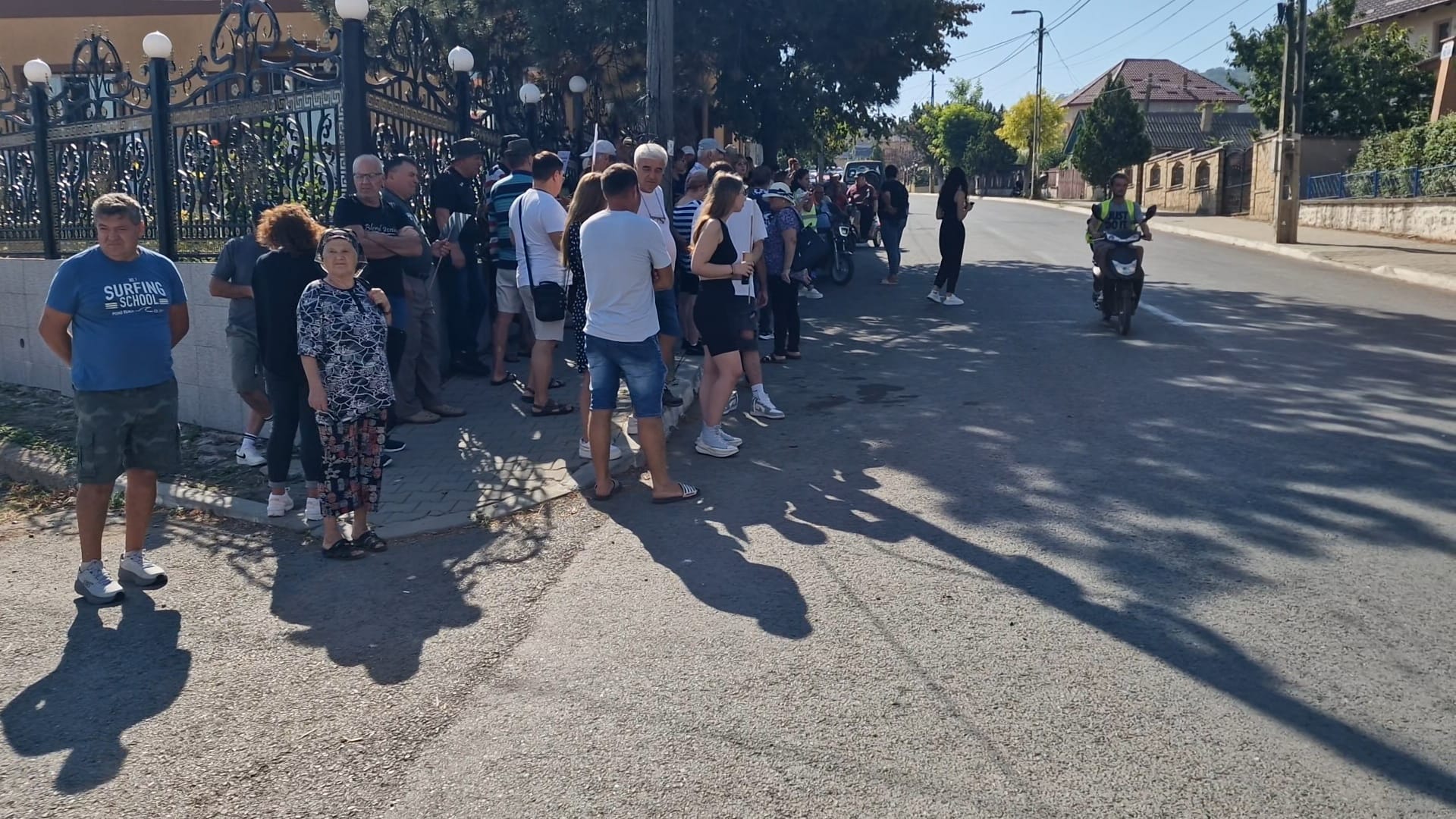 Protest la Babadag: oamenii au ieșit în stradă după ce un polițist a fost lovit cu o rangă