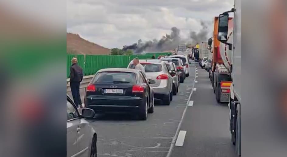 TIR în flăcări. Trafic blocat pe A2