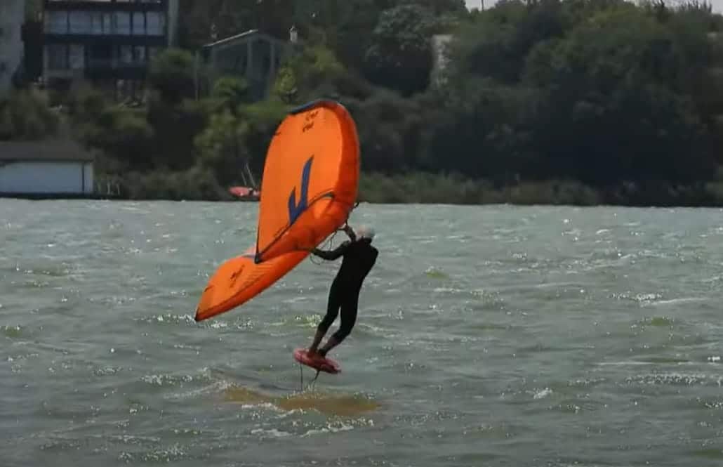 Vânt de toamnă, spectacol de vară pe Lacul Siutghiol: competiție de sporturi nautice cu vele