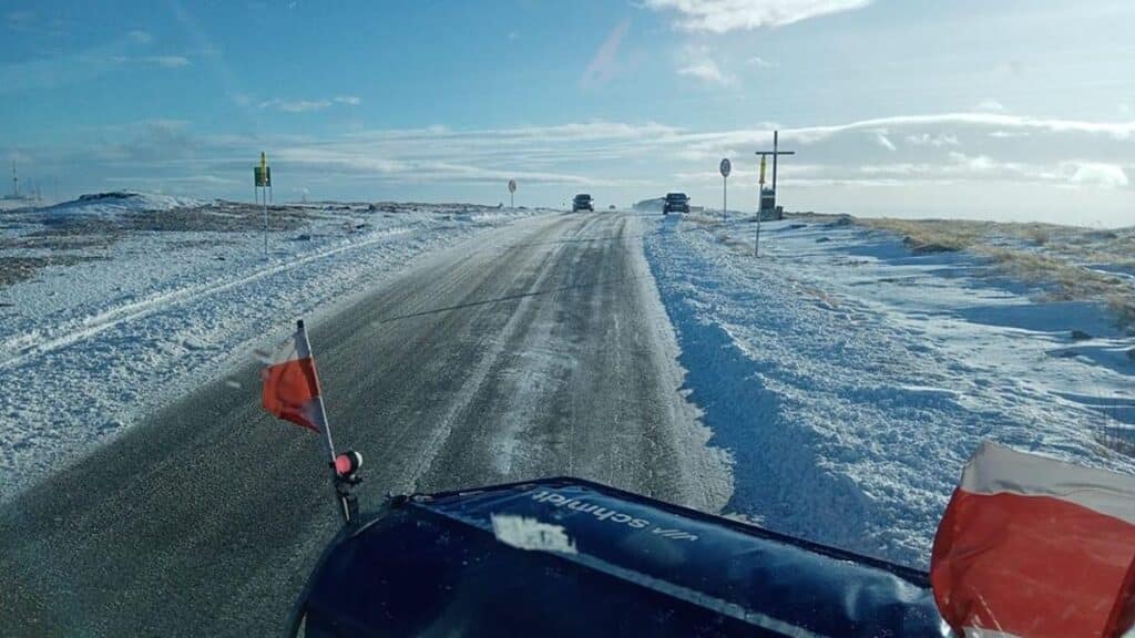 Prima ninsoare la munte!  Transalpina și Transfăgărășanul, cele mai cunoscute șosele montane din România, au fost acoperite de zăpadă