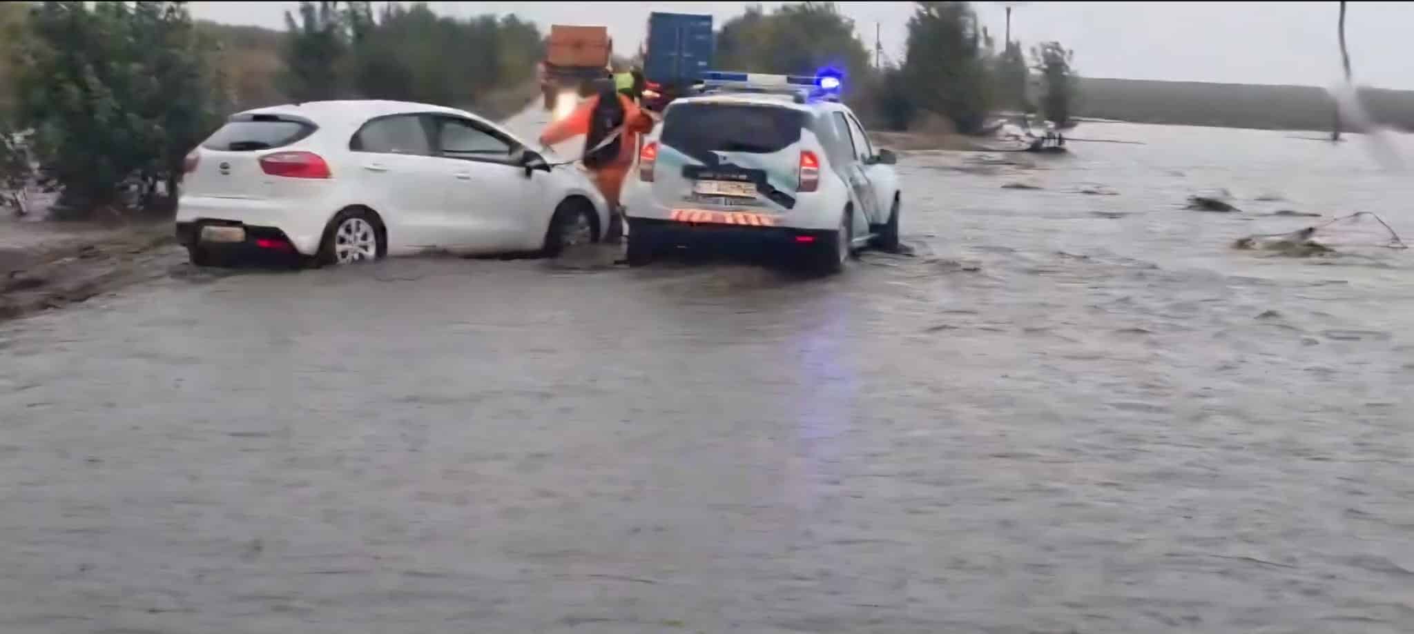 CONSTANȚA. Drum județean închis din cauza inundațiilor din zona Runcu: a fost stabilit un nou traseu ocolitor
