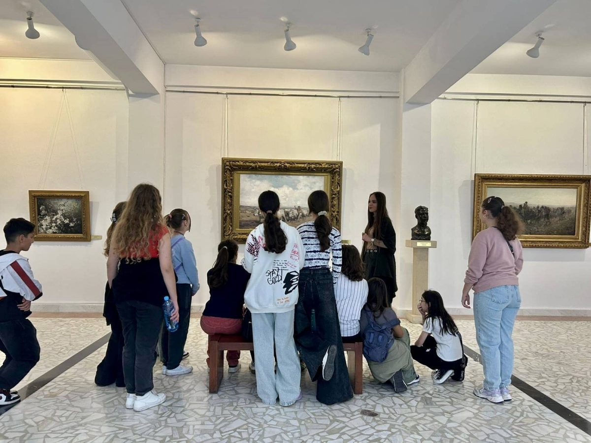 Elevii constănțeni explorează arta la Muzeul de Artă Constanța prin tururi ghidate și ateliere creative
