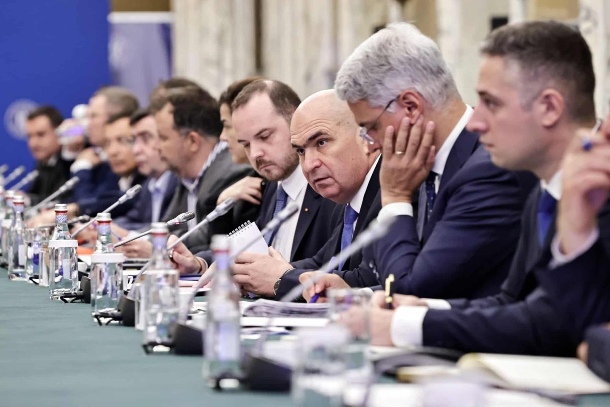 Numele premierului Ilie Bolojan apare într-un dosar DNA în care sunt anchetați politicieni și foști ofițeri ai serviciilor secrete. Stenograme: „Ne-ntâlnim cu BOLOJAN! Fac pariu că-l văd sigur!”