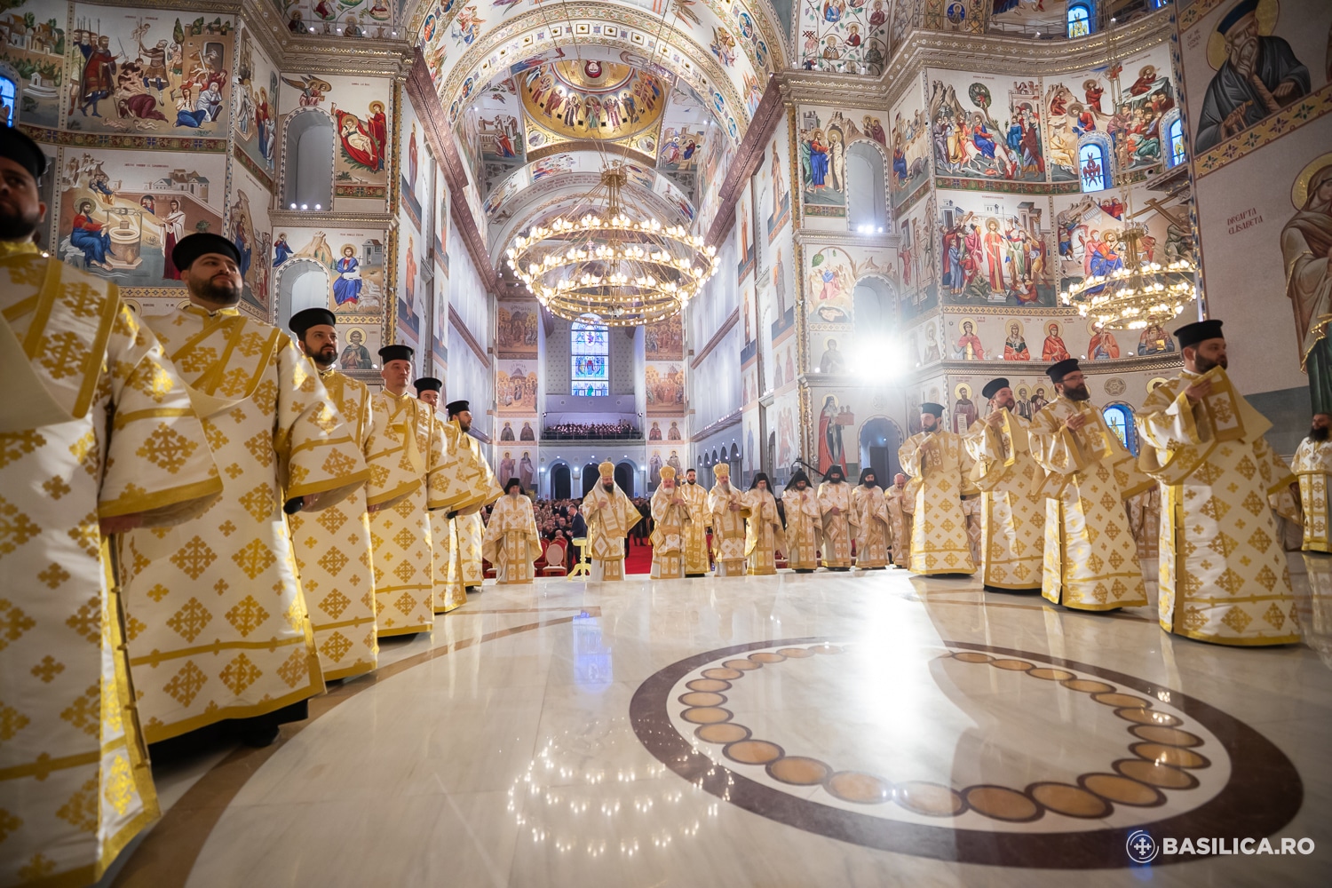 Inaugurare istorică! A fost sfințită Catedrala Națională, cea mai mare biserică ortodoxă din lume – costul lucrărilor, peste 200 de milioane de euro. FOTO