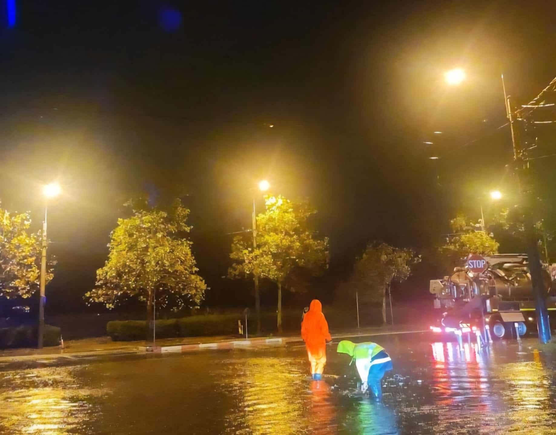 Ploaia torențială a făcut prăpăd în județul Constanța: o mașină luată de viitură, locuințe și curți inundate în mai multe localități