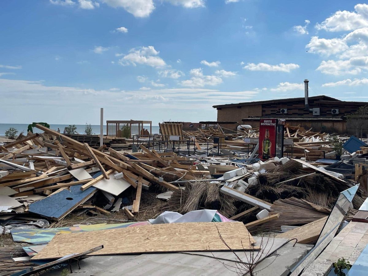 Imagini dezolante pe litoralul românesc, după demolarea construcțiilor de pe plaje. ANAR: „Operatorii trebuie să predea terenurile libere”