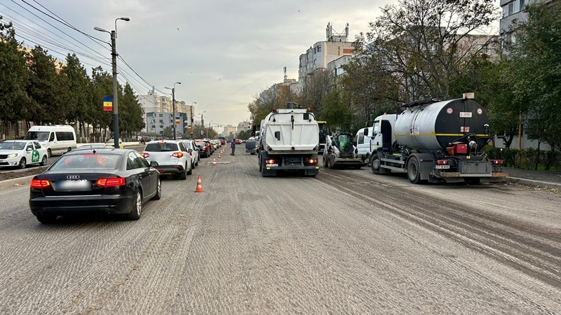 Se asfaltează carosabilul pe strada Dezrobirii: restricții de trafic timp de trei zile