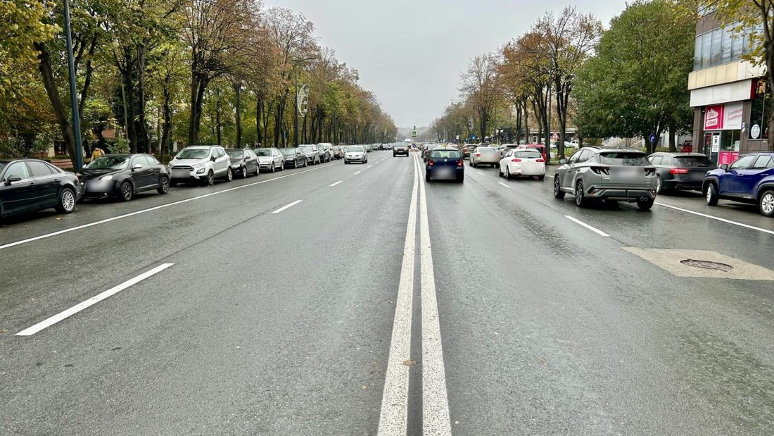 Se montează separatori de trafic pe bulevardul Alexandru Lăpușneanu. Constănțenii sunt rugați să NU își parcheze mașinile pe carosabil
