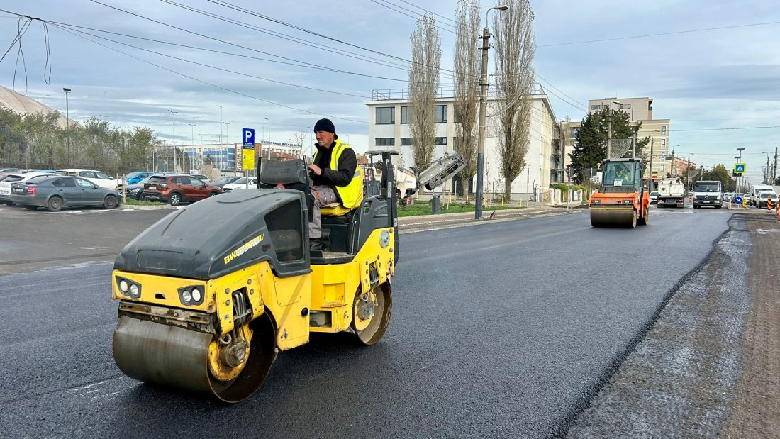 Se asfaltează carosabilul pe strada Dezrobirii, între strada Fulgerului și strada Eliberării. Trafic restricționat
