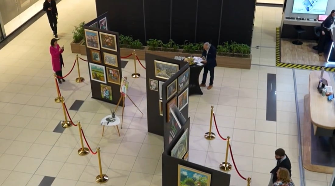 Vernisaj caritabil în Constanța! Pictorul Marian Teletin a expus peste 60 de lucrări în sprijinul copiilor fără acces la școală