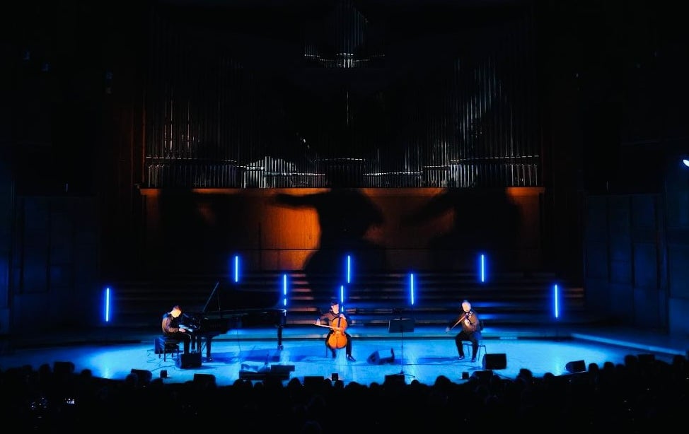 Marius Manole și pianistul Andrei Irimia vin pe scena Cazinoului din Constanța în spectacolul Lumini și umbre
