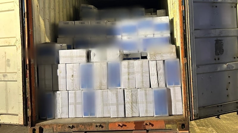 Rețea de contrabandă destructurată: tutun exportat cu acte false prin Portul Constanța și 8,6 milioane de țigarete ascunse într-un container „cu perdele”