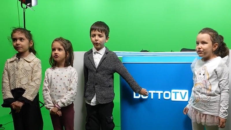 Entuziasm și curiozitate în redacția DOTTO TV: copiii de la grădinița Baby Genius au descoperit cum se face o știre