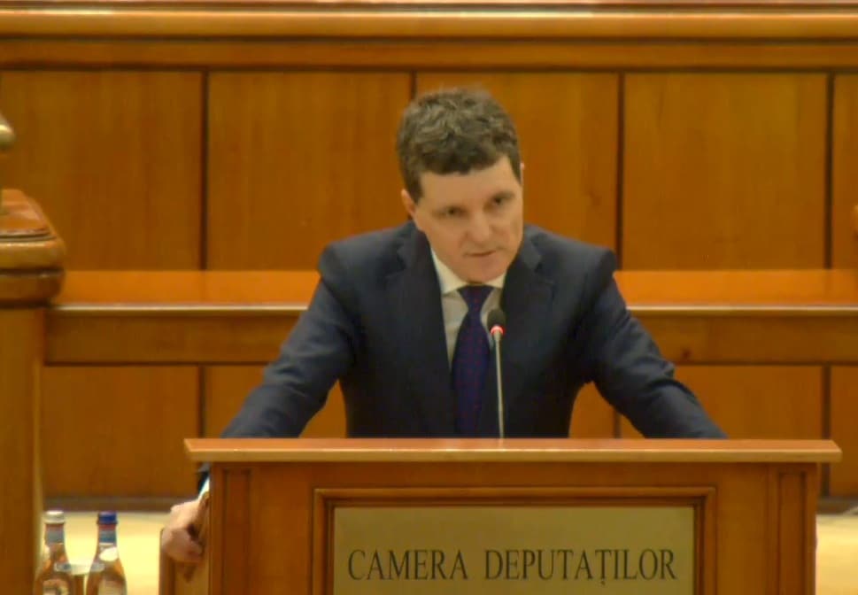 Strategia Națională de Apărare a fost adoptată de Parlament. Discursul lui Nicușor Dan, întrerupt de Dumitru Coarnă și Anamaria Gavrilă – președintele a fost aplaudat la final