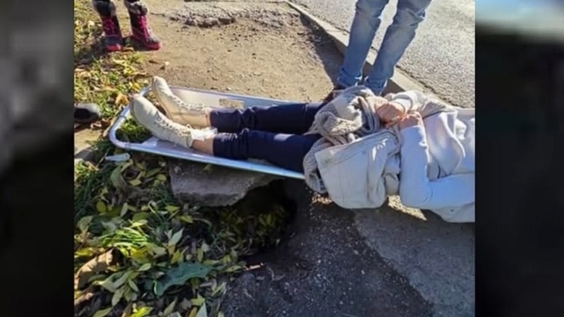 Incredibil, dar adevărat! O constănțeancă și-a rupt piciorul într-o groapă de pe trotuarul din Tomis Plus