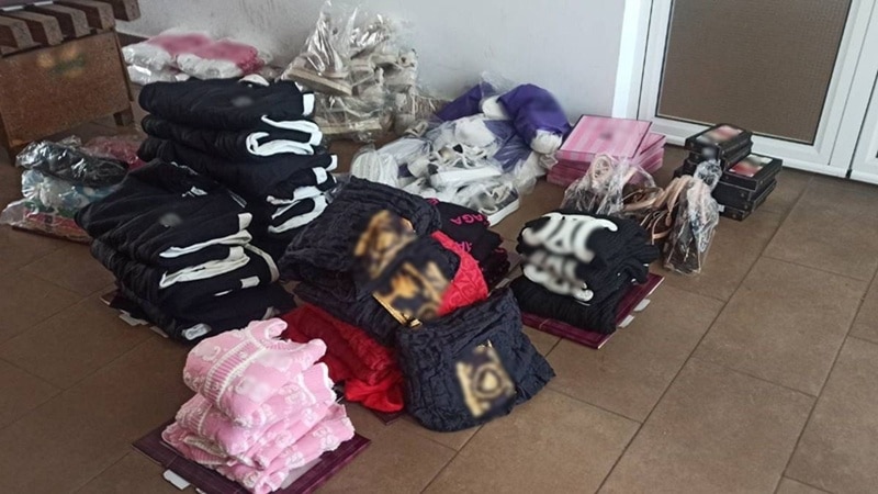 Haine și încălțăminte contrafăcute, în valoare de 640.000 lei, confiscate la Mangalia