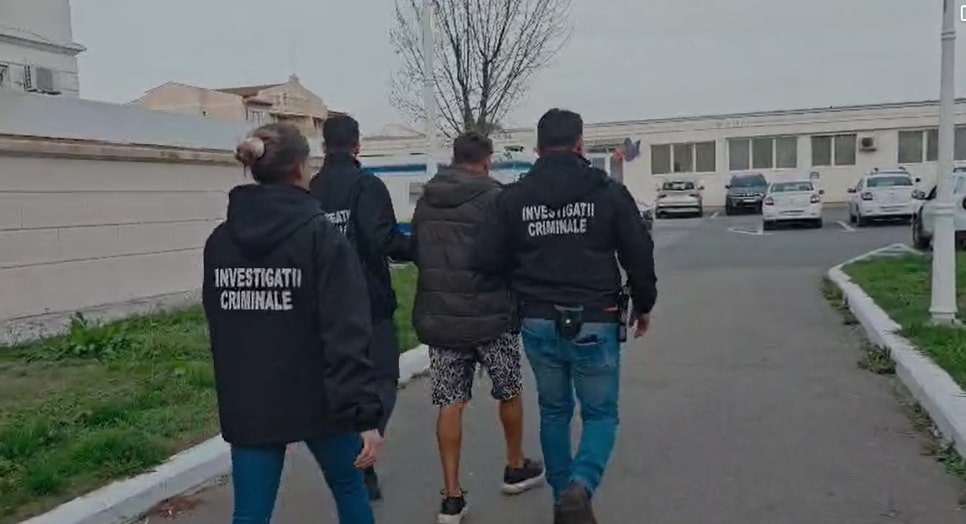 O femeie a fost omorâtă de un tânăr de 18 ani, în Năvodari. A violat-o, apoi a ucis-o