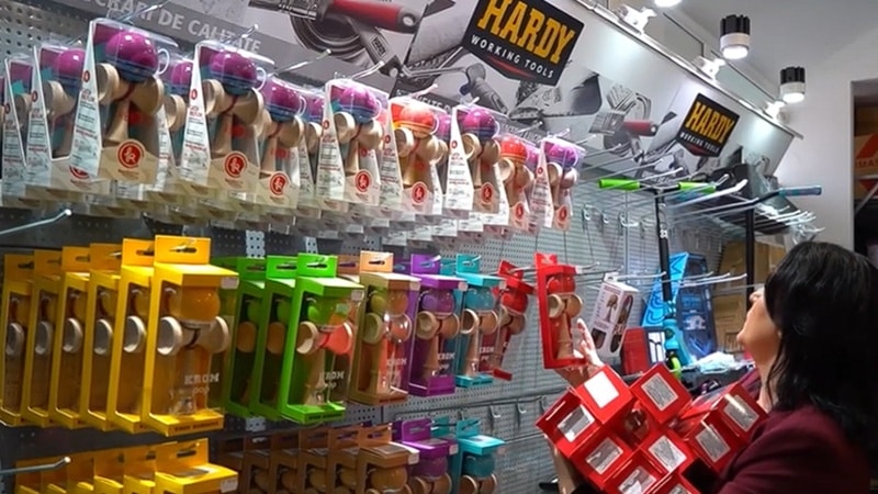 Fenomenul Kendama revine în forță: tinerii din Constanța redescoperă jucăria japoneză care a cucerit o generație