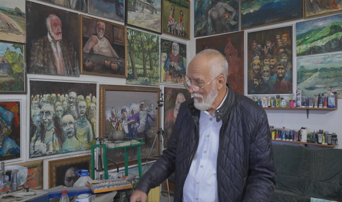 60 de tablouri, o singură misiune! Pictorul Marian Teletin își vinde tablourile pentru educația celor nevoiași – constănțenii sunt invitați să schimbe destine
