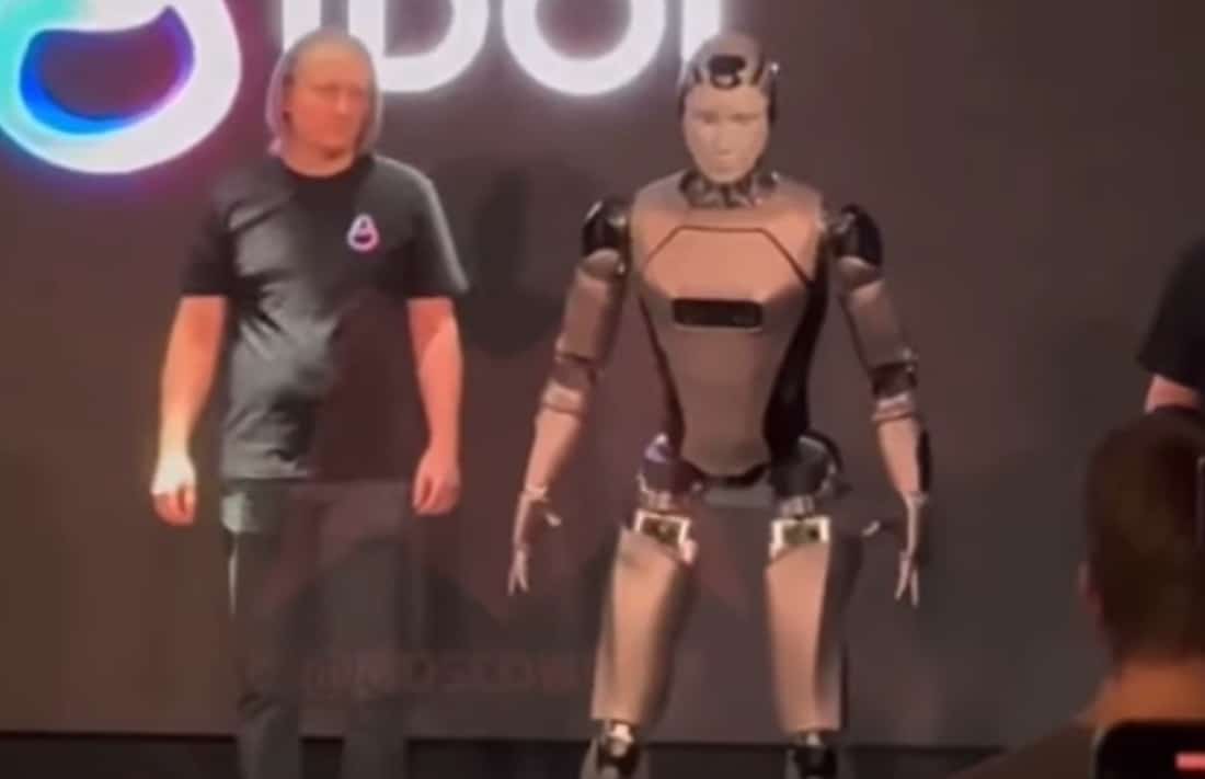 Rusia și-a prezentat primul robot umanoid cu AI. A căzut după doar 15 secunde!