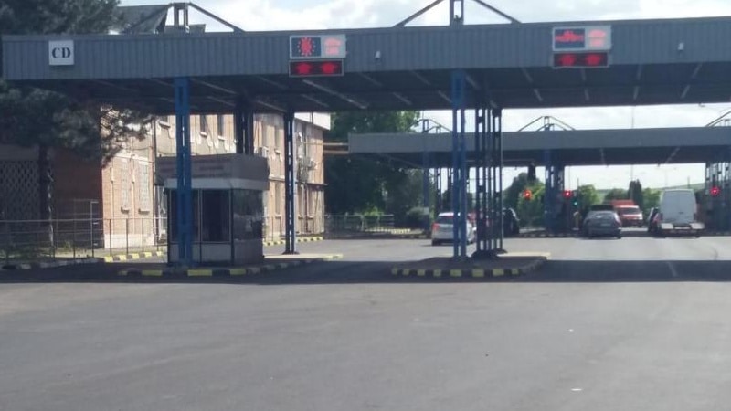 Operațiune majoră la frontieră! Echipamente militare, descoperite într-un camion condus de un cetățean moldovean, în Vama Albița