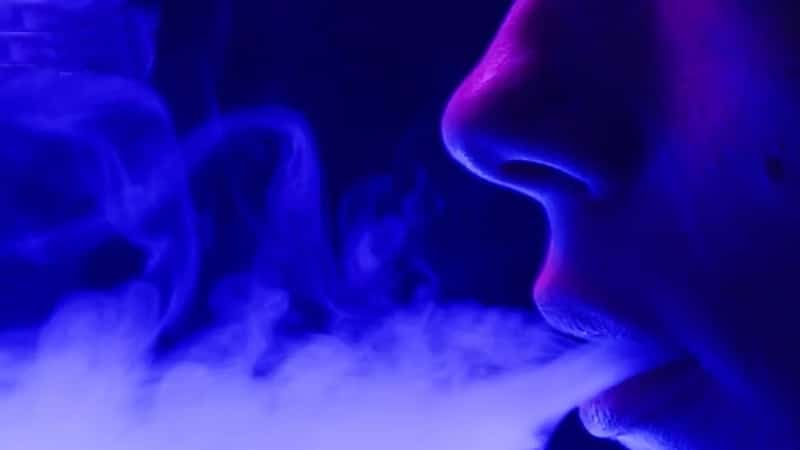 Avertisment dur al specialiștilor: vapatul poate declanșa EVALI, boală pulmonară care evoluează fulgerător. Dr. Ariadna Fildan explică la DOTTO TV cum recunoaștem simptomele