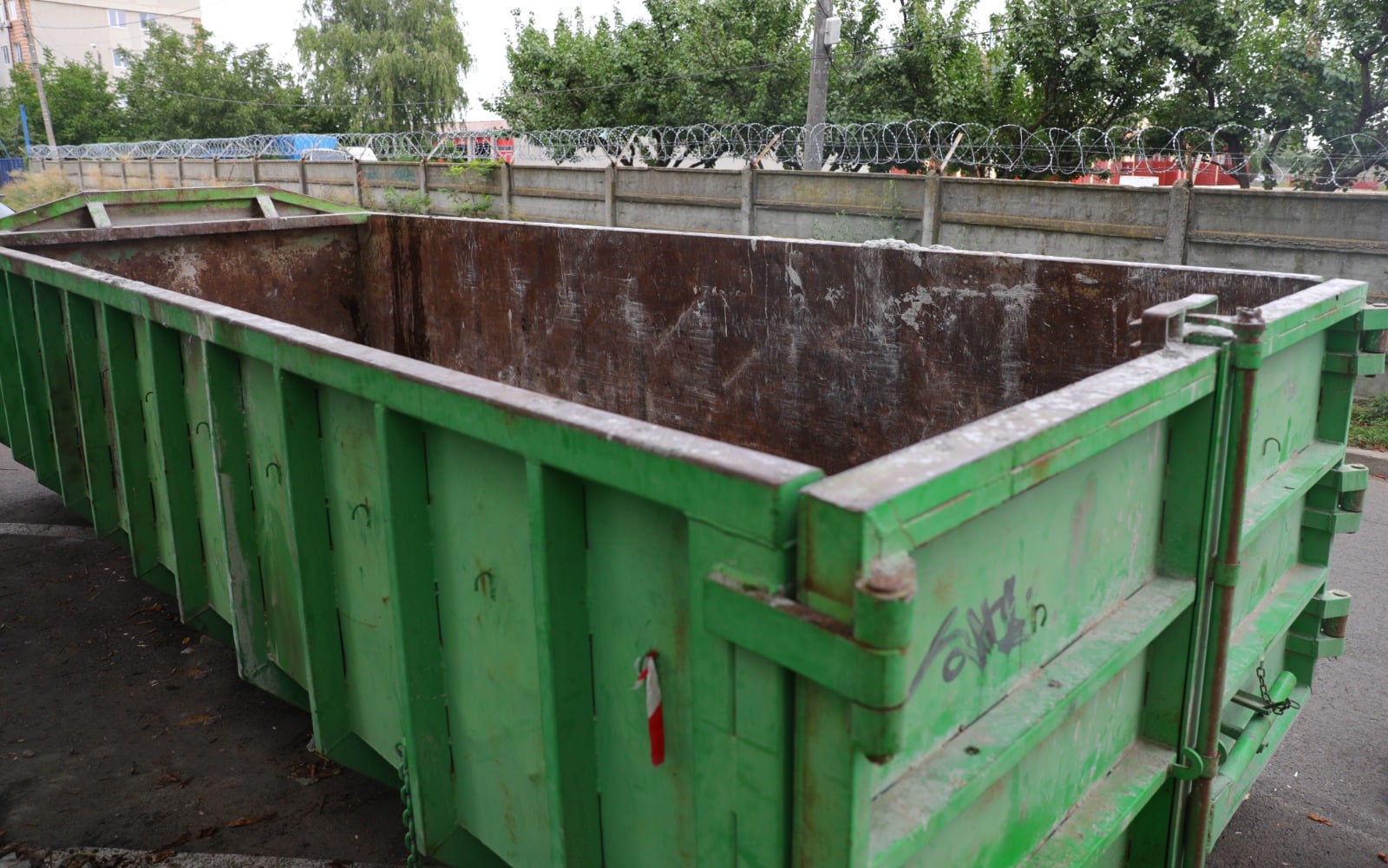 Containerele speciale pentru colectarea deșeurilor voluminoase, amplasate în cartierele Tomis Nord și Henri Coandă