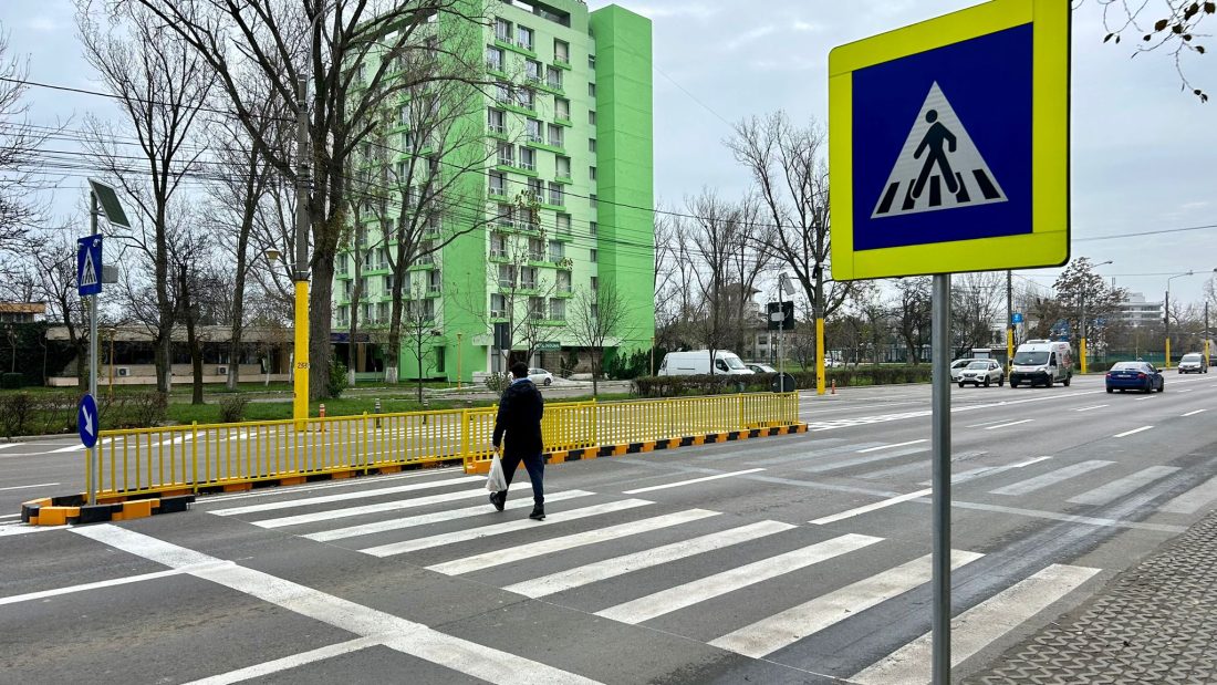 Un nou scuar median a fost amenajat la o trecere de pietoni de pe bulevardul Mamaia