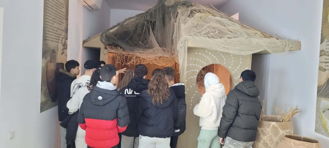 Școala Altfel. Elevi de la Liceul Tehnologic „Axiopolis” explorează patrimoniul Dobrogei la Centrul Hamangia din Cernavodă