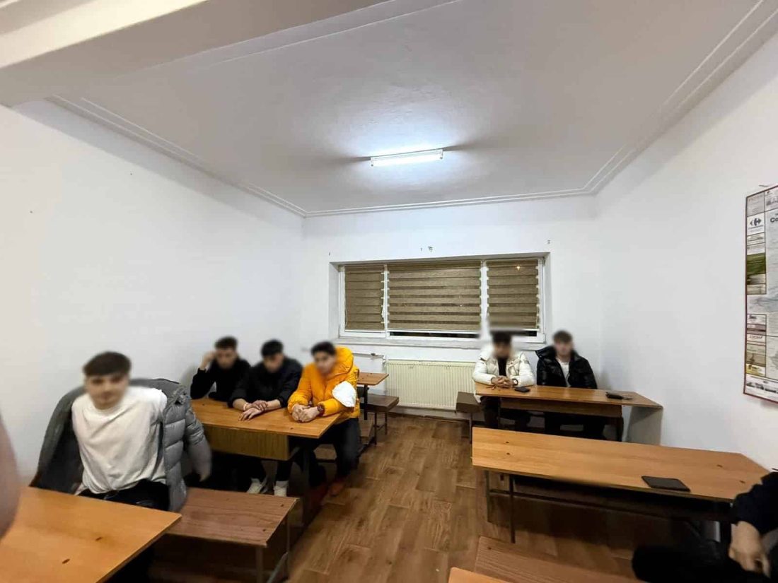 Șase tineri s-au luat la bătaie în faţa Pavilionului Expoziţional, la intrarea în Mamaia. Au intervenit jandarmii