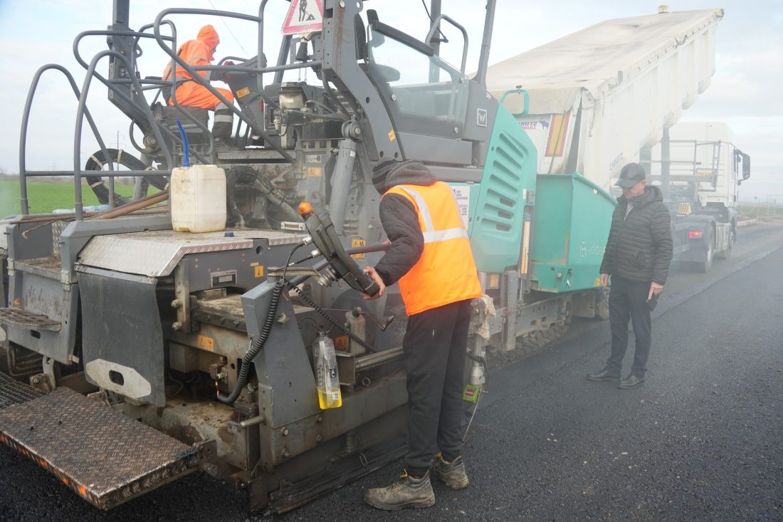 Continuă lucrările la Strada Prelungirea Tractorului din Cumpăna