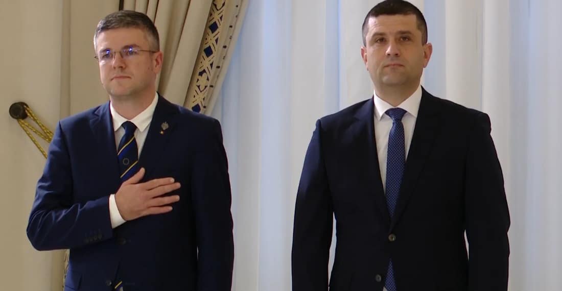 Noii miniştri ai Apărării şi Economiei au depus jurământul la Palatul Cotroceni. Liderii partidelor din coaliţie nu au fost prezenţi