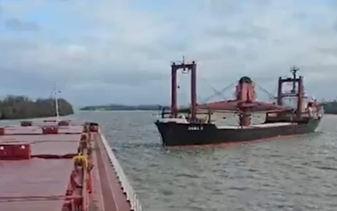 Incident naval pe Dunăre, în județul Tulcea. Două nave s-au ciocnit în timpul manevrelor de ancoraj – comandant amendat cu 30.000 de lei