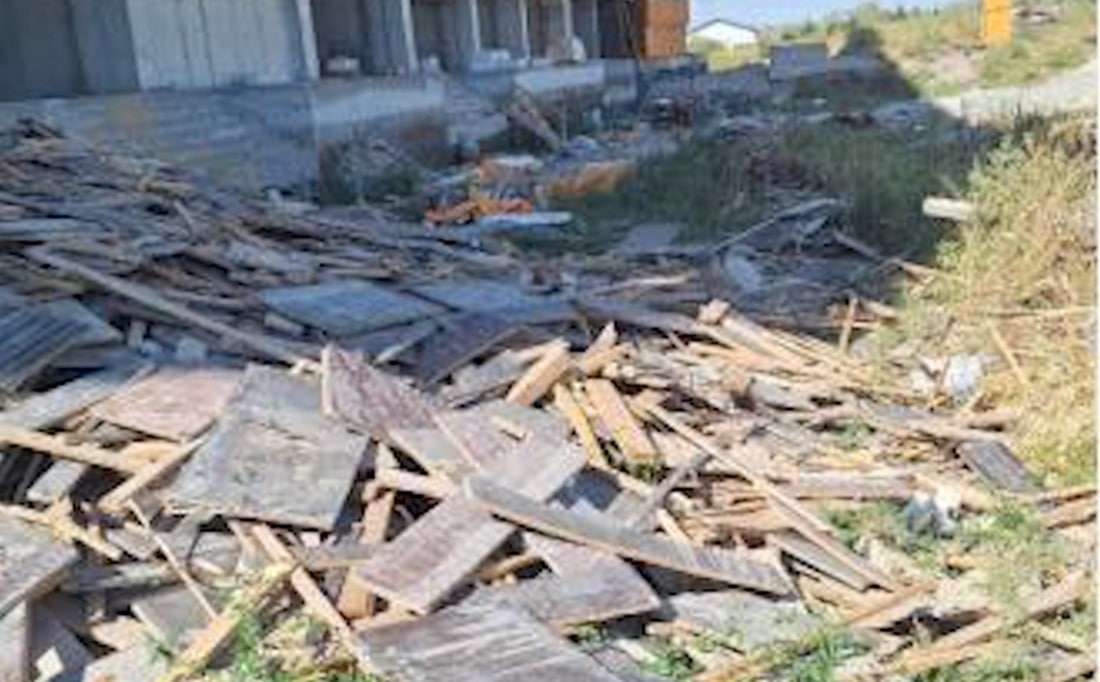 Dezvoltatori imobiliari din Mamaia Nord, amendați de Garda de Mediu. Nereguli grave privind gestionarea deșeurilor de pe șantiere