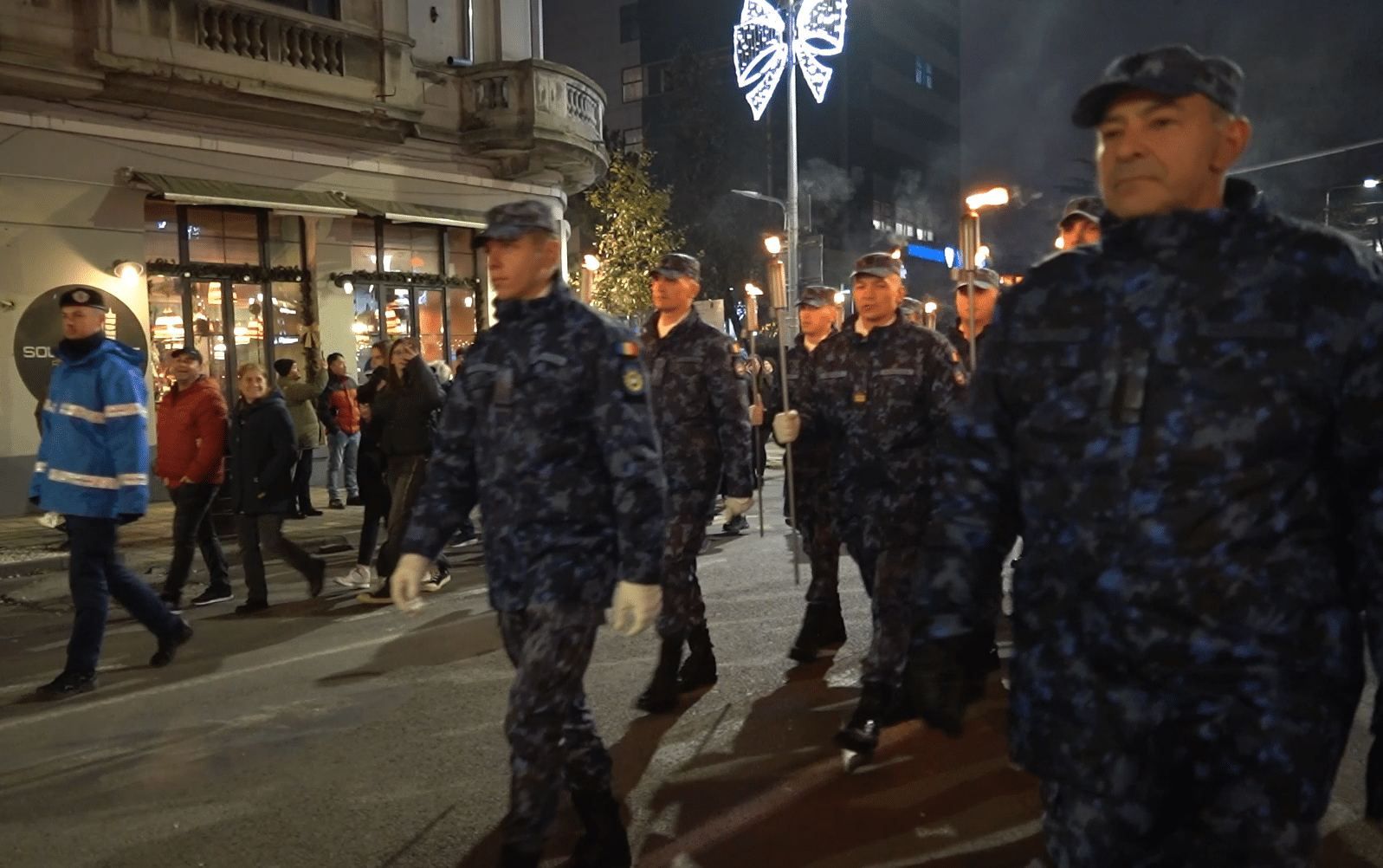 Torțe și muzică militară