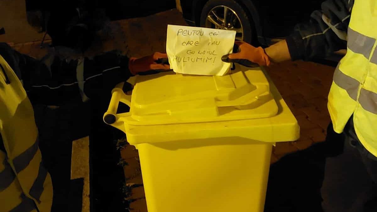 Câteva cuvinte lăsate pe o pubelă au făcut cât o mie de mulțumiri. Gestul care a emoționat echipa Polaris