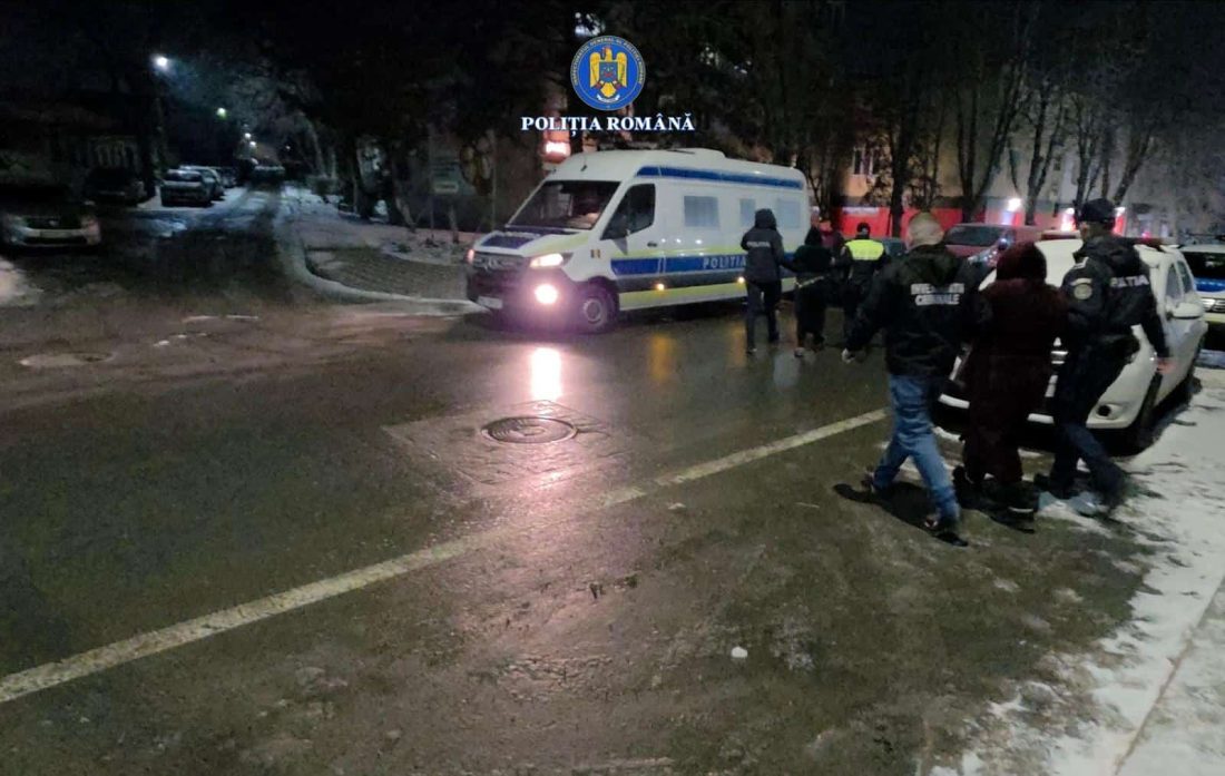 MEDGIDIA. Femei reținute după ce au încercat să oblige o bătrână să dea declarații false într-un dosar de camătă