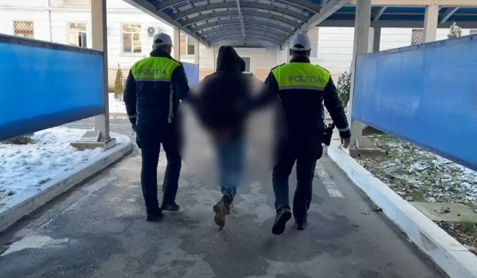 Accident pe bulevardul Alexandru Lăpușneanu. Șofer fără permis, cu alcoolemie de 1,09 mg/l, reținut de polițiști