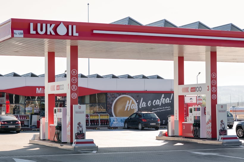Lukoil a acceptat să vândă activele internaţionale, inclusiv din România, grupului american Carlyle