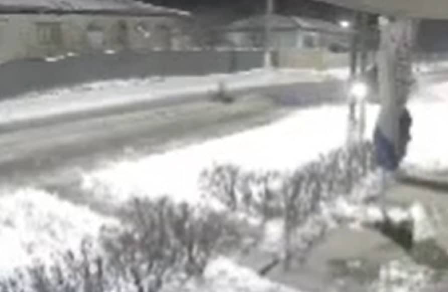 Imagini cu accidentul grav de la Oltina. Doi tineri aflați pe o sanie au fost loviți de o mașină, unul este în stare gravă