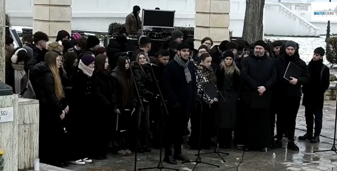 Omagiu adus lui Mihai Eminescu pe faleza Cazinoului din Constanța. Elevi și studenți ai Seminarului Teologic au recitat poezii – ÎPS Teodosie, prezent la eveniment