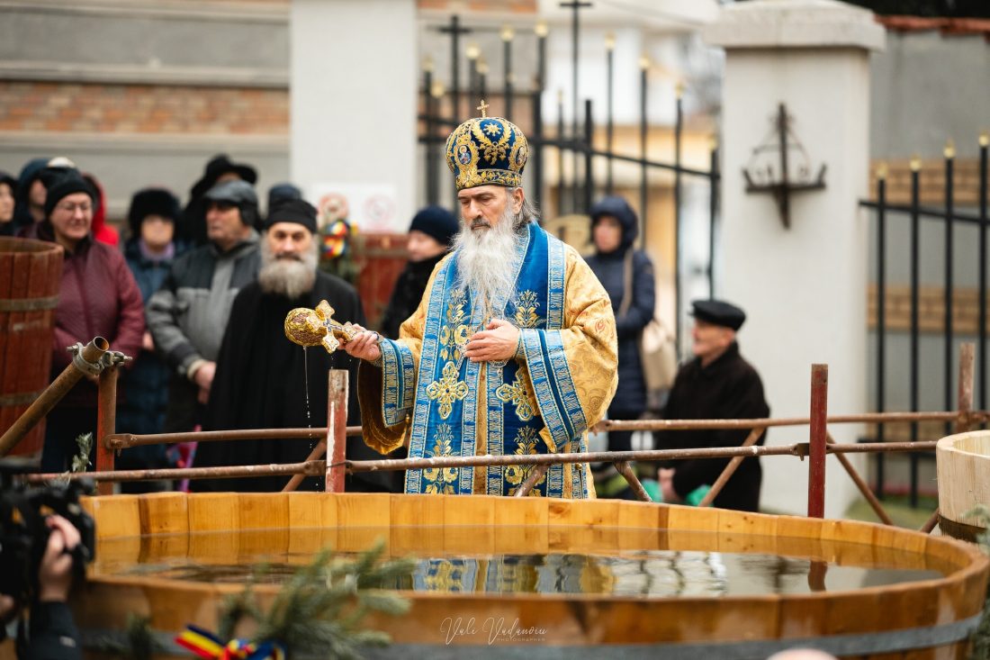Moment inedit de Bobotează, la Constanța: imnul Uniunii Europene, interpretat la solicitarea lui ÎPS Teodosie. „Vrem nu vrem, suntem în UE. Să ascultăm aceste imne”
