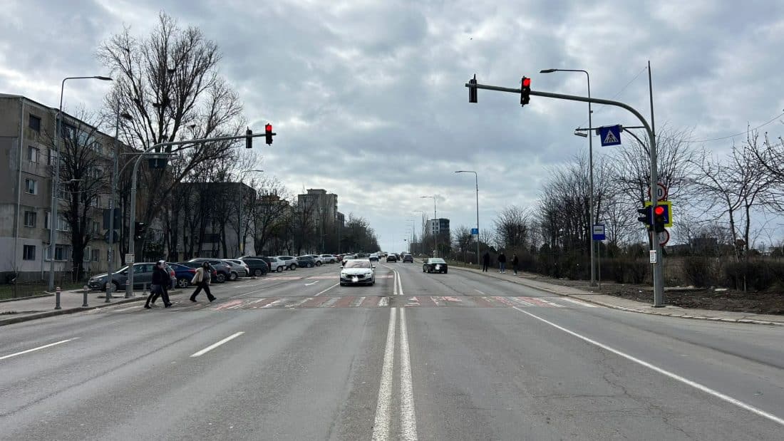 Un nou sistem de semaforizare pus în funcțiune la o trecere de pietoni de pe bulevardul Aurel Vlaicu