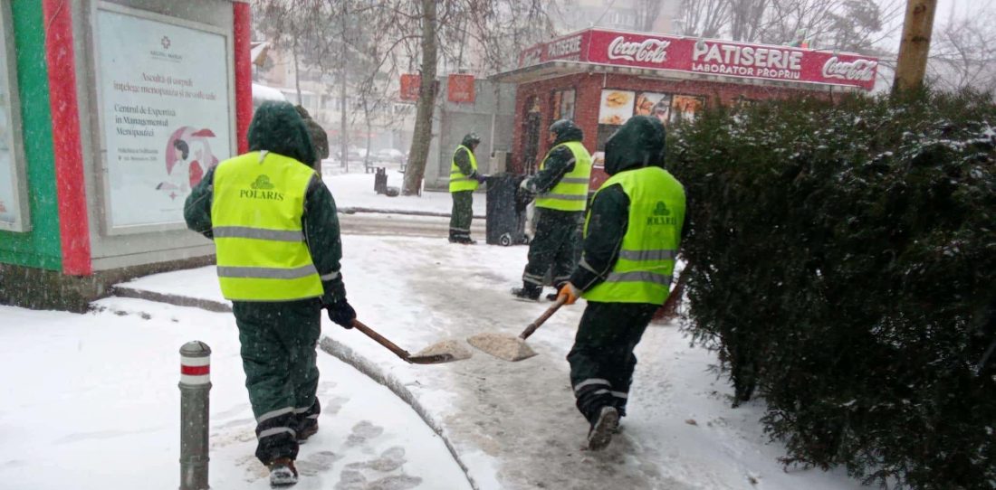 Utilajele de deszăpezire acționează în Constanța. Cetățenii sunt sfătuiți să circule cu prudență