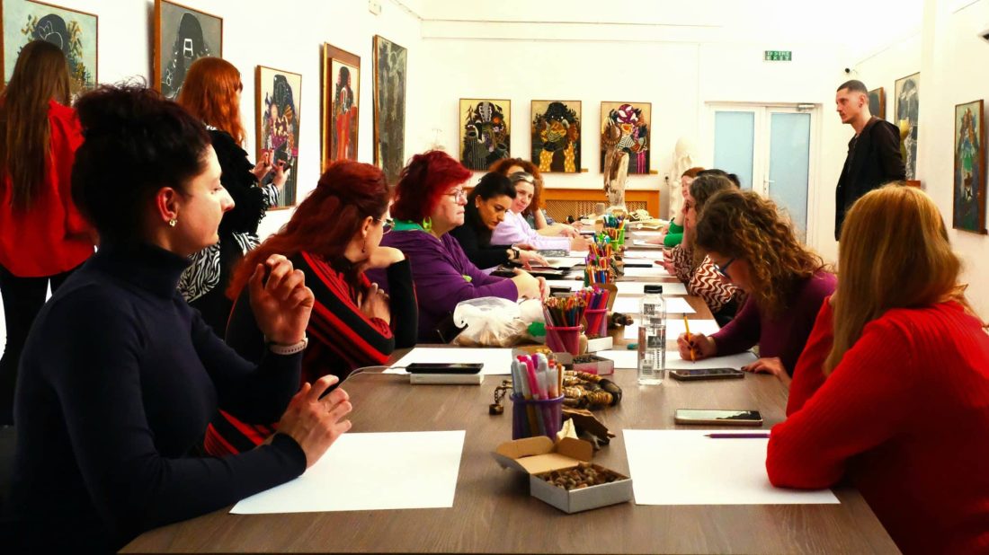 Atelier de bijuterie contemporană la Muzeul de Artă Constanța: idei, schițe și reinterpretări ale tradiției