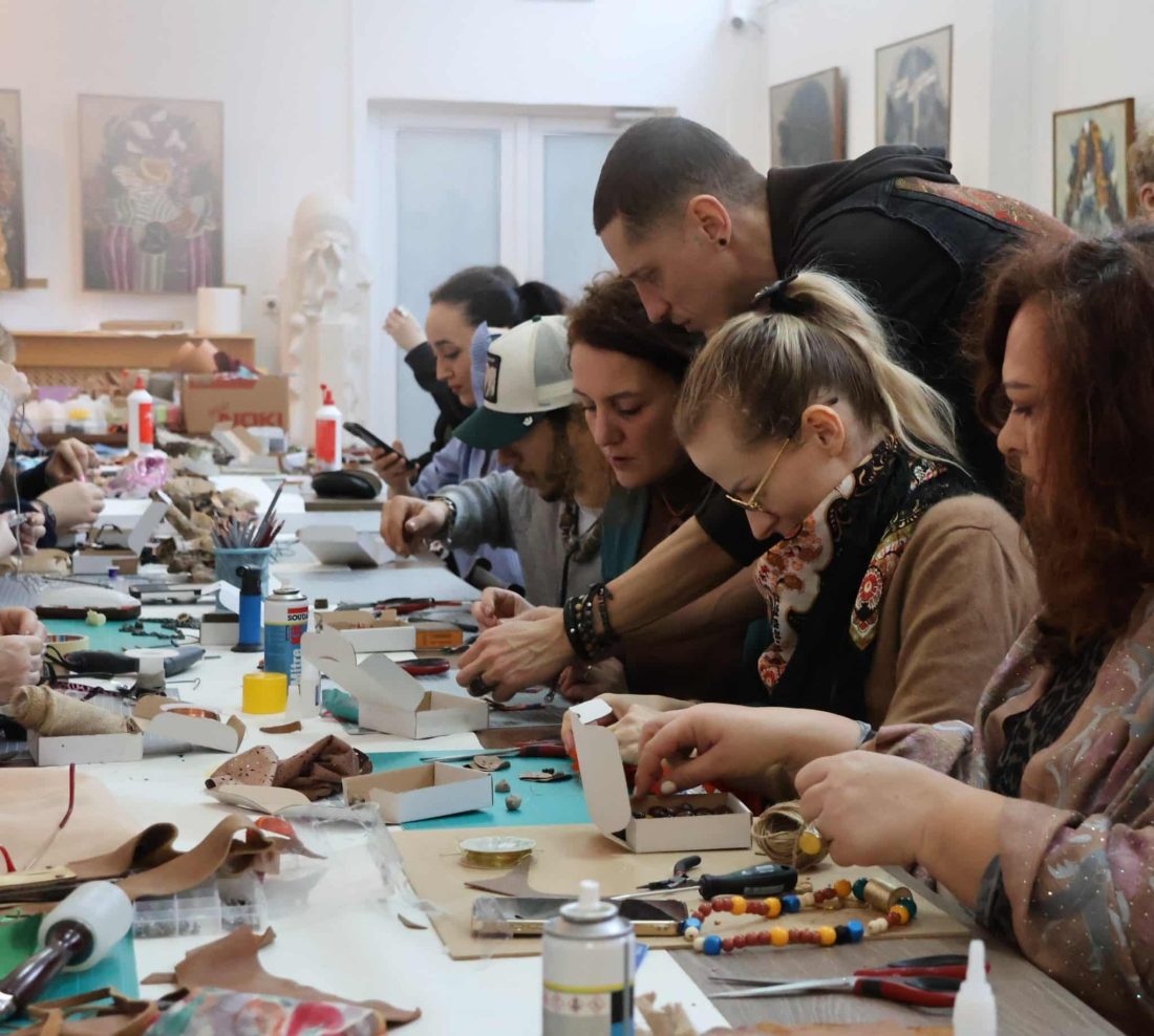 Atelier de bijuterie de artă contemporană, organizat la Muzeul de Artă Constanța