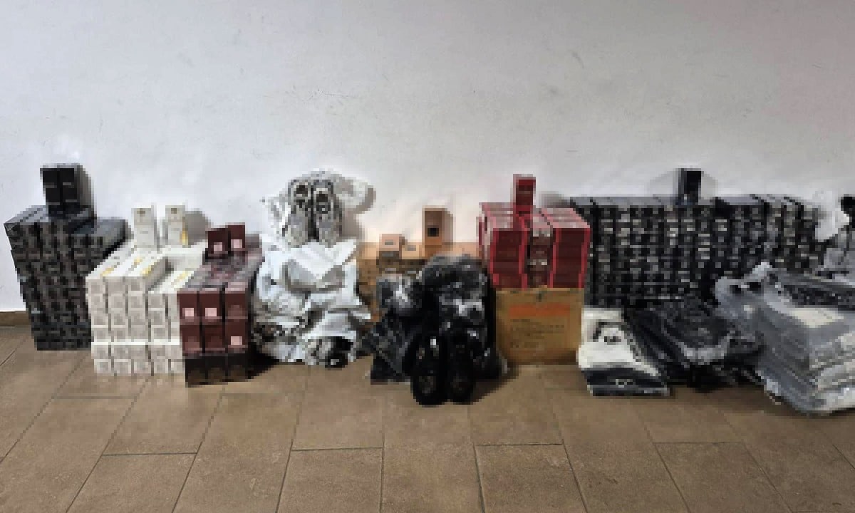 Polițiștii de frontieră constănțeni au descoperit produse contrafăcute, estimate la 940.000 de lei