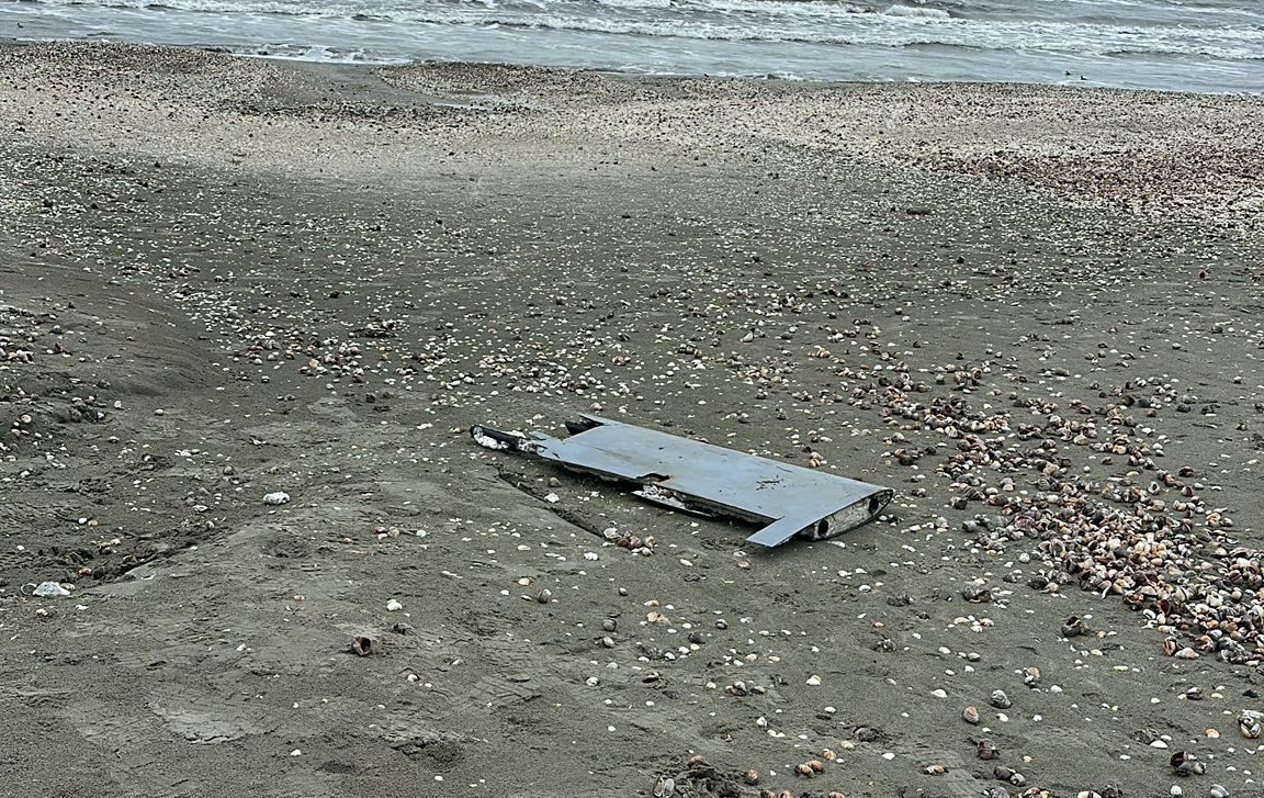 Obiecte suspecte pe o plajă din Mamaia Nord. Autoritățile au fost alertate pentru verificări