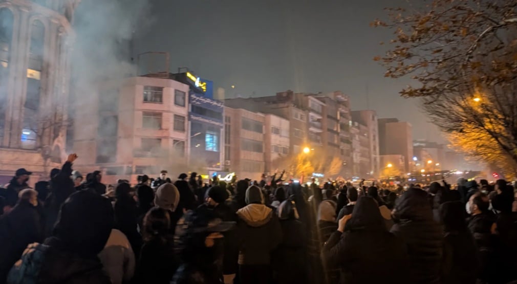 Hooman, împușcat pentru libertate, în Iran. Familia a fost obligată să plătească pentru glonțul care l-a ucis: „Nu avea nici măcar o piatră mică în buzunare pentru a se apăra”