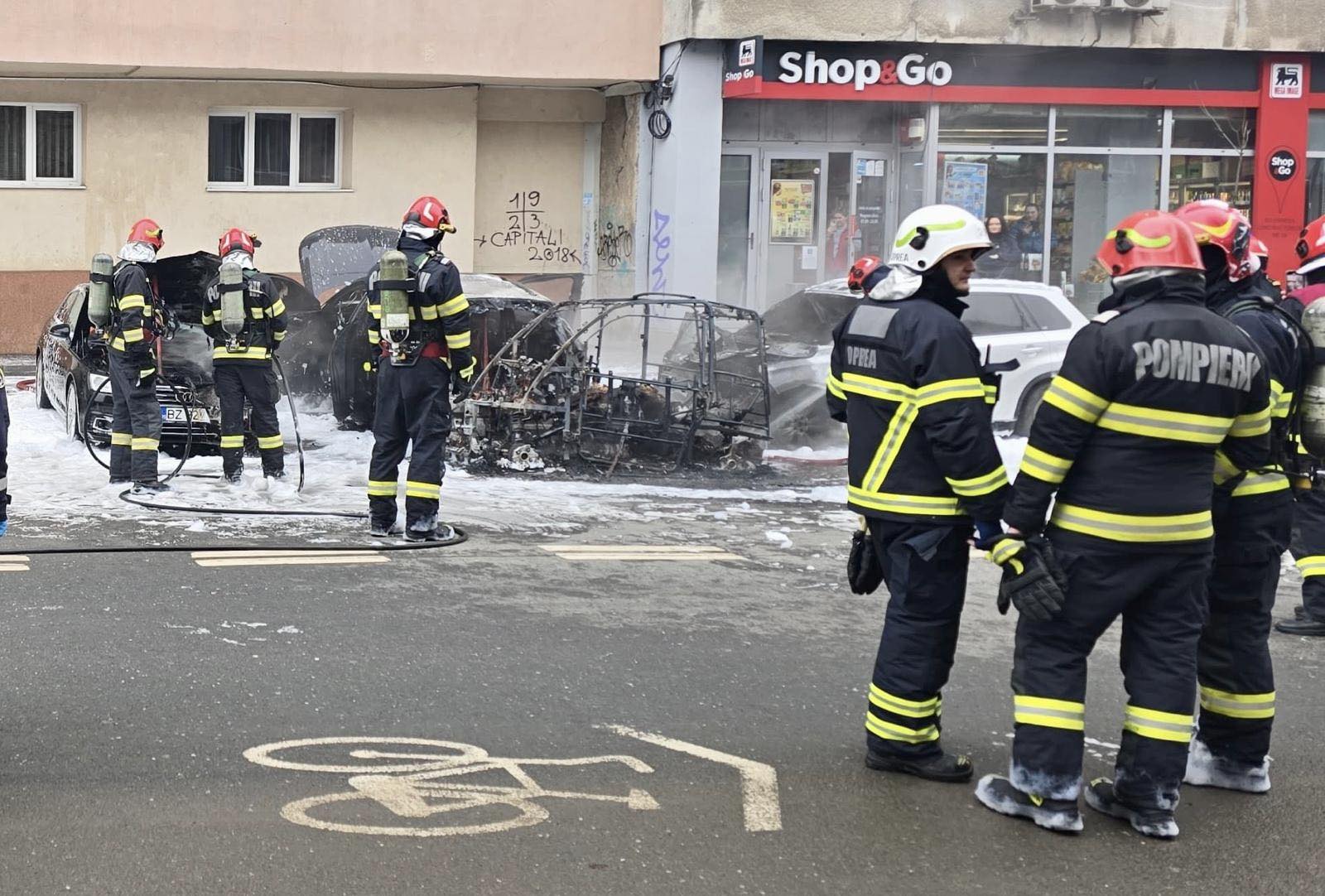 Sfârşit cumplit pentru o femeie din Capitală! O mașină electrică a luat foc şi a prins-o în interior, soțul ei a reuşit să scape